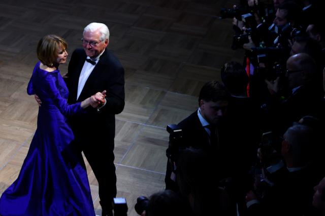 17 April 2026, Berlin: German President Frank-Walter Steinmeier and his wife Elke Buedenbender dance the opening waltz at the Federal Press Ball. Photo: Carsten Koall/dpa