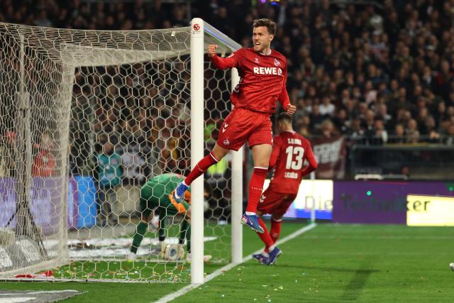 17 April 2026, Hamburg: Cologne's Luca Waldschmidt celebrates scoring his side's first goal during the German Bundesliga soccer match between FC St. Pauli and 1. FC Cologne at Millerntor Stadium. Photo: Christian Charisius/dpa - WICHTIGER HINWEIS: Gemäß den Vorgaben der DFL Deutsche Fußball Liga bzw. des DFB Deutscher Fußball-Bund ist es untersagt, in dem Stadion und/oder vom Spiel angefertigte Fotoaufnahmen in Form von Sequenzbildern und/oder videoähnlichen Fotostrecken zu verwerten bzw. verwerten zu lassen.