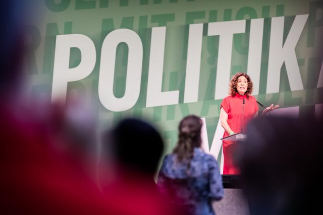 18 April 2026, Berlin: Bettina Jarasch, lead candidate for the election to the Berlin House of Representatives, speaks at the Berlin Greens' state party conference. One of the items on the agenda is the drawing up of the state list for the election to the Berlin House of Representatives on September 20, 2026. Photo: Christoph Soeder/dpa
