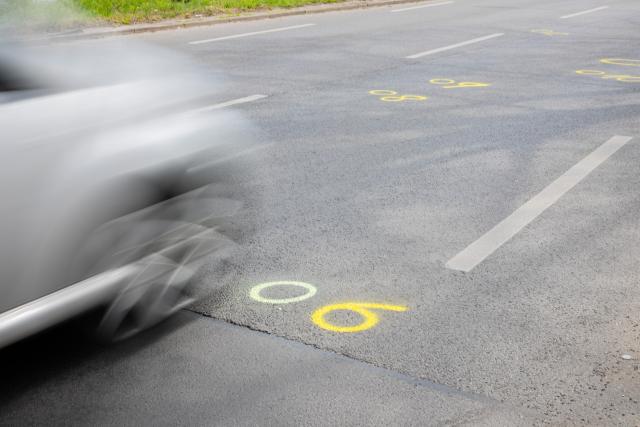 18 April 2026, Berlin: Forensic marks can be seen at the Buckower Damm/Gutschmidtstraße intersection. Two girls riding together on an e-scooter through Berlin-Neukölln ends dramatically: the 14-year-old rider dies after a collision with a car, her passenger of the same age is taken to hospital with serious head injuries. Photo: Christoph Soeder/dpa