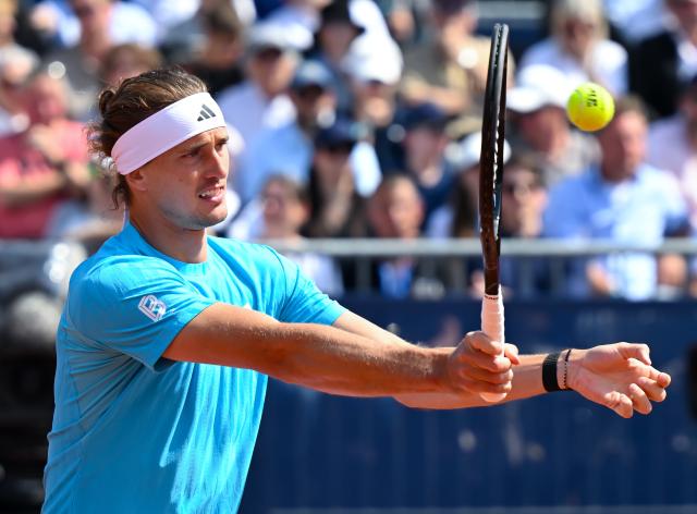 18 April 2026, Bavaria, Munich: German tennis player Alexander Zverev is in action during his men's singles semifinal match against Italy's Flavio Cobolli at the BMW Open by Bitpanda in Munich. Photo: Sven Hoppe/dpa