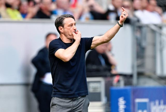 18 April 2026, Baden-Wuerttemberg, Sinsheim: Borussia Dortmund coach Niko Kovac gestures on the touchline during the German Bundesliga soccer match between TSG 1899 Hoffenheim and Borussia Dortmund at PreZero Arena. Photo: Uwe Anspach/dpa - WICHTIGER HINWEIS: Gemäß den Vorgaben der DFL Deutsche Fußball Liga bzw. des DFB Deutscher Fußball-Bund ist es untersagt, in dem Stadion und/oder vom Spiel angefertigte Fotoaufnahmen in Form von Sequenzbildern und/oder videoähnlichen Fotostrecken zu verwerten bzw. verwerten zu lassen.