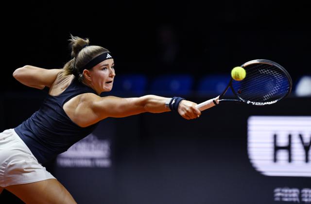 18 April 2026, Baden-Wuerttemberg, Stuttgart: Czech tennis player Karolina Muchova in action against Ukraine's Elina Svitolina during their women's singles semifinal match of the Stuttgart Open tennis tournament. Photo: Marijan Murat/dpa