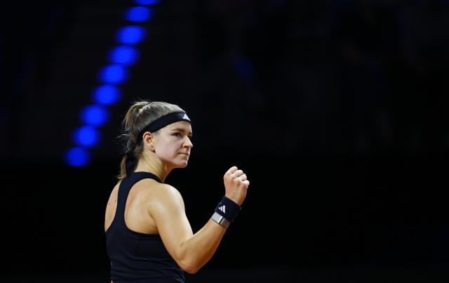 18 April 2026, Baden-Wuerttemberg, Stuttgart: Czech tennis player Karolina Muchova celebrates defeating Ukraine's Elina Svitolina during their women's singles semifinal match of the Stuttgart Open tennis tournament. Photo: Marijan Murat/dpa
