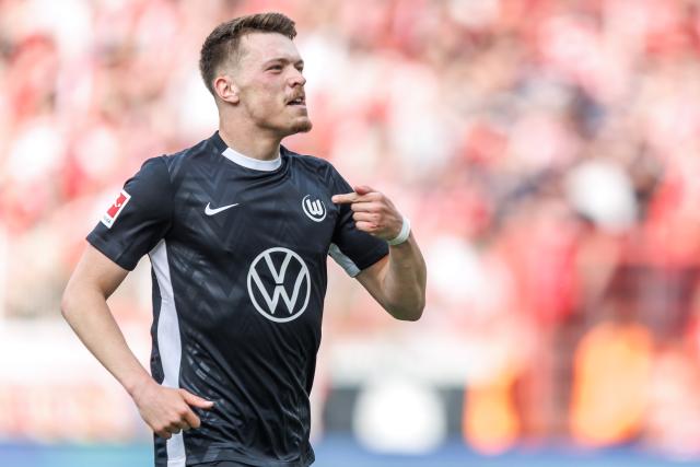 18 April 2026, Berlin: Wolfsburg's Dzenan Pejcinovic celebrates scoring his side's second goal during the German Bundesliga soccer match between FC Union Berlin and VfL Wolfsburg at the Stadion An der Alten Foersterei. Photo: Andreas Gora/dpa - IMPORTANT NOTE: In accordance with the regulations of the DFL German Football League and the DFB German Football Association, it is prohibited to utilize or have utilized photographs taken in the stadium and/or of the match in the form of sequential images and/or video-like photo series.