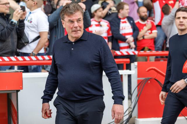 18 April 2026, Berlin: Wolfsburg coach Dieter Hecking pictured during the German Bundesliga soccer match between FC Union Berlin and VfL Wolfsburg at the Stadion An der Alten Foersterei. Photo: Andreas Gora/dpa - IMPORTANT NOTE: In accordance with the regulations of the DFL German Football League and the DFB German Football Association, it is prohibited to utilize or have utilized photographs taken in the stadium and/or of the match in the form of sequential images and/or video-like photo series.