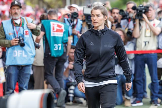 18 April 2026, Berlin: Union Berlin coach Marie-Louise Eta pictured during the German Bundesliga soccer match between FC Union Berlin and VfL Wolfsburg at the Stadion An der Alten Foersterei. Photo: Andreas Gora/dpa - IMPORTANT NOTE: In accordance with the regulations of the DFL German Football League and the DFB German Football Association, it is prohibited to utilize or have utilized photographs taken in the stadium and/or of the match in the form of sequential images and/or video-like photo series.