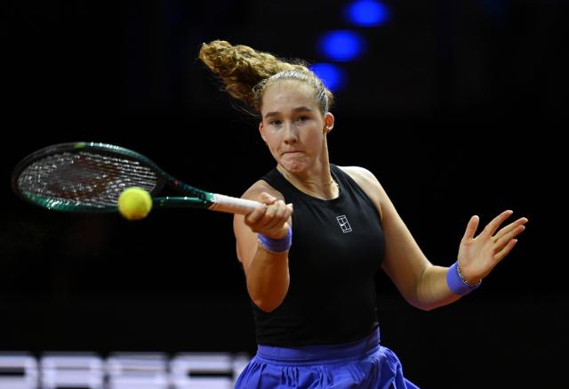 18 April 2026, Baden-Wuerttemberg, Stuttgart: Russian tennis player Mirra Andreeva in action against Kazakhstan's Elena Rybakina during their women's singles semifinal match of the Stuttgart Open tennis tournament. Photo: Marijan Murat/dpa
