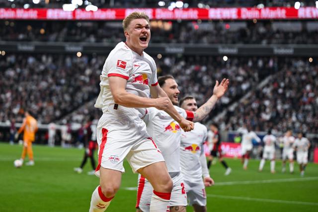 18 April 2026, Hesse, Frankfurt/M.: Leipzig's Conrad Harder celebrates scoring his side's third goal during the German Bundesliga soccer match between Eintracht Frankfurt and RB Leipzig at Deutsche Bank Park. Photo: Florian Wiegand/dpa - WICHTIGER HINWEIS: Gemäß den Vorgaben der DFL Deutsche Fußball Liga bzw. des DFB Deutscher Fußball-Bund ist es untersagt, in dem Stadion und/oder vom Spiel angefertigte Fotoaufnahmen in Form von Sequenzbildern und/oder videoähnlichen Fotostrecken zu verwerten bzw. verwerten zu lassen.