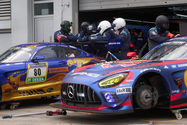 18 April 2026, Rhineland-Palatinate, Nuremberg: Drivers and mechanics stand around their cars, in this case M. Verstappen's Mercedes AMG GT3. One driver was killed in the serious pile-up during the qualifying race for the 24 Hours of Nuerburgring. Photo: Thomas Frey/dpa