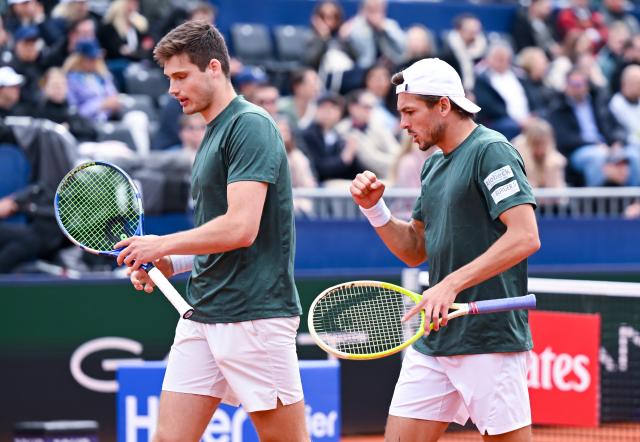 19 April 2026, Bavaria, Munich: German tennis players Jakob Schnaitter (L) and Mark Wallner celebrate victory against France's Arribage and Olivetti after their men's doubles final match of the ATP Tour BMW Open by Bitpanda in Munich. Photo: Sven Hoppe/dpa