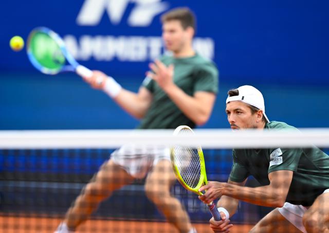19 April 2026, Bavaria, Munich: German tennis players Jakob Schnaitter (L) and Mark Wallner in action against France's Arribage and Olivetti during their men's doubles final match of the ATP Tour BMW Open by Bitpanda in Munich. Photo: Sven Hoppe/dpa