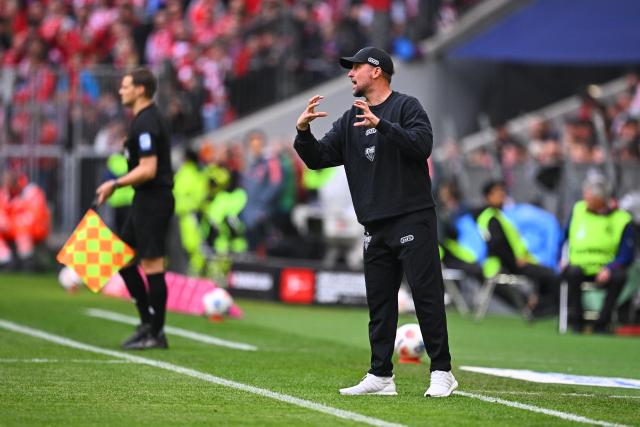 19 April 2026, Bavaria, Munich: Stuttgart coach Sebastian Hoeness gives tactical instructions to his players from the touchline during the German Bundesliga championship trophy ahead of the German Bundesliga soccer match between Bayern Munich and VfB Stuttgart at Allianz Arena. Photo: Tom Weller/dpa - IMPORTANT NOTICE: DFL and DFB regulations prohibit any use of photographs as image sequences and/or quasi-video.
