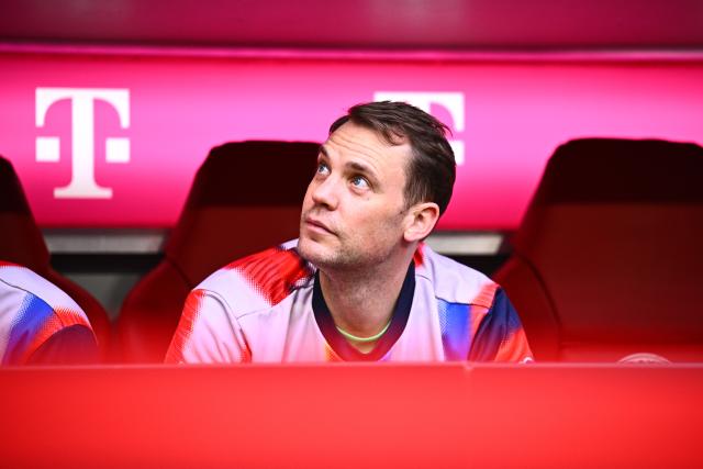 19 April 2026, Bavaria, Munich: Bayern Munich goalkeeper Manuel Neuer sits on the bench during the German Bundesliga championship trophy ahead of the German Bundesliga soccer match between Bayern Munich and VfB Stuttgart at Allianz Arena. Photo: Tom Weller/dpa - IMPORTANT NOTICE: DFL and DFB regulations prohibit any use of photographs as image sequences and/or quasi-video.