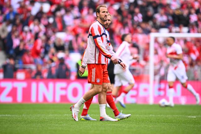 19 April 2026, Bavaria, Munich: Bayern Munich's Harry Kane walks across the field ahead of the German Bundesliga championship trophy ahead of the German Bundesliga soccer match between Bayern Munich and VfB Stuttgart at Allianz Arena. Photo: Tom Weller/dpa - IMPORTANT NOTICE: DFL and DFB regulations prohibit any use of photographs as image sequences and/or quasi-video.