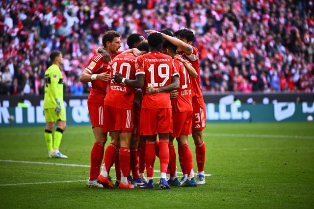 19 April 2026, Bavaria, Munich: Bayern Munich players celebrate their side's first goal of the game during the German Bundesliga soccer match between Bayern Munich and VfB Stuttgart at the Allianz Arena. Photo: Tom Weller/dpa - IMPORTANT NOTICE: DFL and DFB regulations prohibit any use of photographs as image sequences and/or quasi-video.