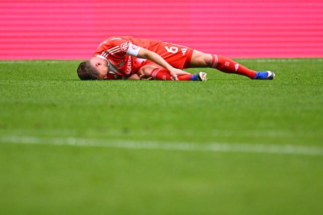 19 April 2026, Bavaria, Munich: Bayern Munich's Joshua Kimmich lies on the field holding his leg ahead of the German Bundesliga soccer match between Bayern Munich and VfB Stuttgart at the Allianz Arena. Photo: Tom Weller/dpa - IMPORTANT NOTICE: DFL and DFB regulations prohibit any use of photographs as image sequences and/or quasi-video.