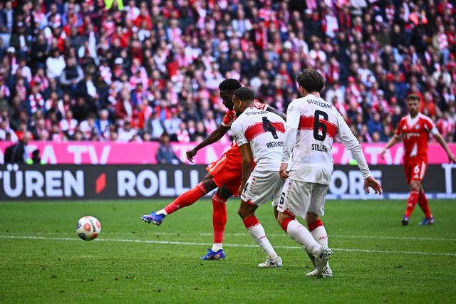 19 April 2026, Bavaria, Munich: Bayern Munich's Alphonso Davies (L) scores his side's third goal of the geme during the German Bundesliga soccer match between Bayern Munich and VfB Stuttgart at the Allianz Arena. Photo: Tom Weller/dpa - IMPORTANT NOTICE: DFL and DFB regulations prohibit any use of photographs as image sequences and/or quasi-video.
