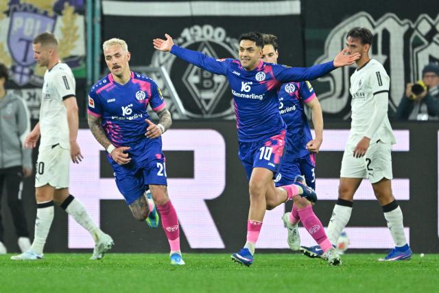 19 April 2026, North Rhine-Westphalia, Moenchengladbach: Mainz's Nadiem Amiri celebrates after scoring his side's first goal during the German Bundesliga soccer match between Borussia Moenchengladbach and FSV Mainz 05 at Borussia-Park Stadium. Photo: Ulrich Hufnagel/dpa - WICHTIGER HINWEIS: Gemäß den Vorgaben der DFL Deutsche Fußball Liga bzw. des DFB Deutscher Fußball-Bund ist es untersagt, in dem Stadion und/oder vom Spiel angefertigte Fotoaufnahmen in Form von Sequenzbildern und/oder videoähnlichen Fotostrecken zu verwerten bzw. verwerten zu lassen.