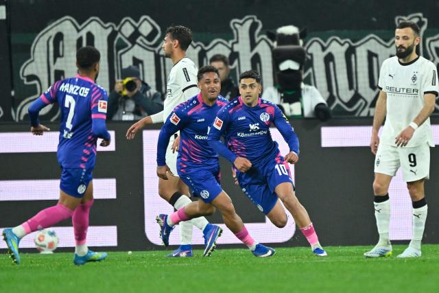 19 April 2026, North Rhine-Westphalia, Moenchengladbach: Mainz's Nadiem Amiri celebrates after scoring his side's first goal during the German Bundesliga soccer match between Borussia Moenchengladbach and FSV Mainz 05 at Borussia-Park Stadium. Photo: Ulrich Hufnagel/dpa - WICHTIGER HINWEIS: Gemäß den Vorgaben der DFL Deutsche Fußball Liga bzw. des DFB Deutscher Fußball-Bund ist es untersagt, in dem Stadion und/oder vom Spiel angefertigte Fotoaufnahmen in Form von Sequenzbildern und/oder videoähnlichen Fotostrecken zu verwerten bzw. verwerten zu lassen.