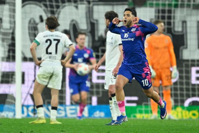 19 April 2026, North Rhine-Westphalia, Moenchengladbach: Mainz's Nadiem Amiri celebrates after scoring his side's first goal during the German Bundesliga soccer match between Borussia Moenchengladbach and FSV Mainz 05 at Borussia-Park Stadium. Photo: Ulrich Hufnagel/dpa - WICHTIGER HINWEIS: Gemäß den Vorgaben der DFL Deutsche Fußball Liga bzw. des DFB Deutscher Fußball-Bund ist es untersagt, in dem Stadion und/oder vom Spiel angefertigte Fotoaufnahmen in Form von Sequenzbildern und/oder videoähnlichen Fotostrecken zu verwerten bzw. verwerten zu lassen.