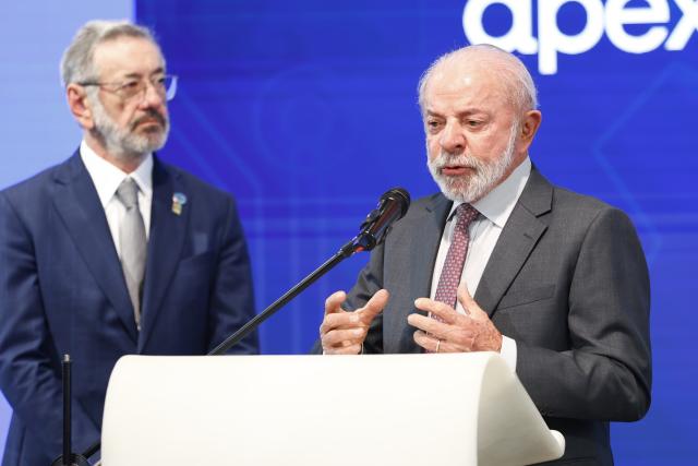 20 April 2026, Lower Saxony, Hanover: Brazil's President Luiz Inacio Lula da Silva speaks at the Brazilian business stand during the opening tour of the Hannover Messe. Brazil is the partner country at this year's Hannover Messe. Photo: Moritz Frankenberg/dpa