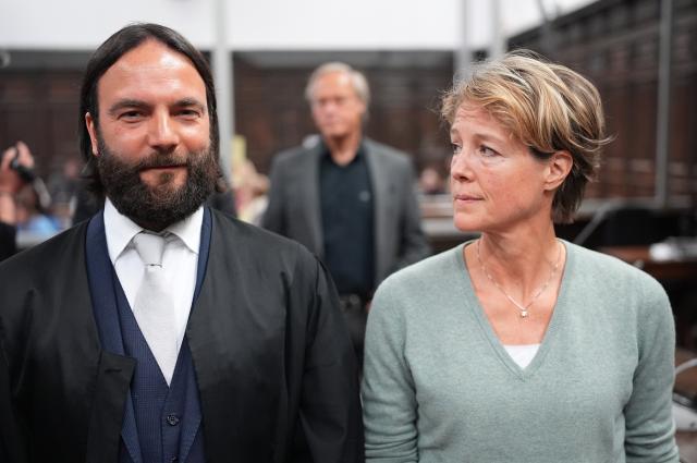 20 April 2026, Hamburg: Christina Block (R), German restaurateur and entrepreneur, and her lawyer Ingo Bott (R), stand at the courtroom in the trial for alleged child abduction in Hamburg Regional Court. Photo: Marcus Brandt/dpa Pool/dpa