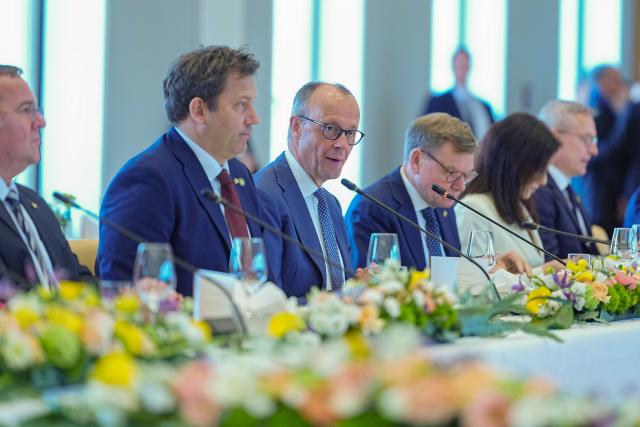 20 April 2026, Lower Saxony, Hanover: German Chancellor Friedrich Merz and Lars Klingbeil, German Minister of Finance, attemd the German-Brazilian Intergovernmental Consultations meeting at Herrenhausen Palace in Hanover. Photo: Michael Kappeler/dpa