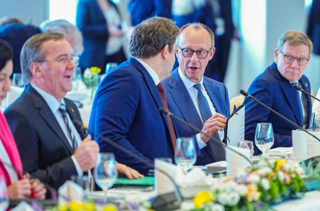 20 April 2026, Lower Saxony, Hanover: German Chancellor Friedrich Merz, Lars Klingbeil, German Minister of Finance, Boris Pistorius (L), German Minister of Defense, and Johann Wadephul (R), German Minister of Foreign Affairs, attend the German-Brazilian Intergovernmental Consultations meeting at Herrenhausen Palace in Hanover. Photo: Michael Kappeler/dpa