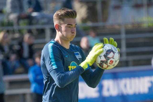 FILED - 17 April 2019, Berlin: Goalkeeper Jonathan Klinsmann catches a ball at the public training of Hertha BSC Berlin in Friedrichshain-Kreuzberg. Photo: Jörg Carstensen/dpa