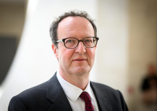 FILED - 21 May 2025, Berlin: Raphael Gross, President of the German Historical Museum Foundation, stands ahead of the press conference for the exhibition 'Exhibiting Violence: First Exhibitions on the Nazi Occupation in Europe 1945 to 1948' at the German Historical Museum. The German Historical Museum in Berlin (DHM) announced on Monday that it had returned a painting confiscated in the Soviet occupation zone during a dispossession operation in 1945. Photo: Bernd von Jutrczenka/dpa