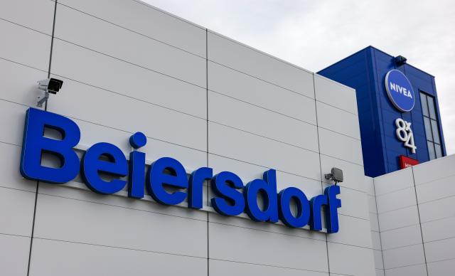 FILED - 22 September 2023, Saxony, Leipzig: The logo of German personal care company Beiersdorf hangs on the company's new plant. Photo: Jan Woitas/dpa