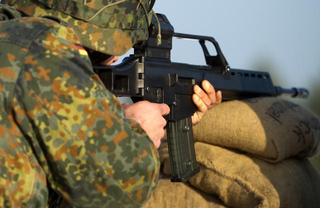 FILED - 01 February 2011, Saxony, Nochten: A recruit to the signal battalion 701 from Frankenburg holds a Heckler & Koch G36 rifle at the Upper Lusation military training ground. Photo: Arno Burgi/dpa-Zentralbild/dpa