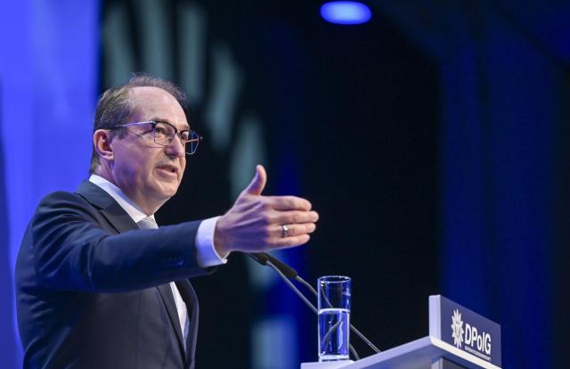 21 April 2026, Berlin: German Minister of the Interior Alexander Dobrindt  speaks at the Federal Congress of the German Police Union (DPolG) at the Estrel Congress Center. Photo: Jens Kalaene/dpa