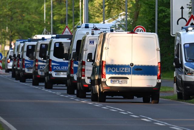 21 April 2026, North Rhine-Westphalia, Juelich: Police cars are heading to the Juelich Research Center. Photo: Federico Gambarini/dpa