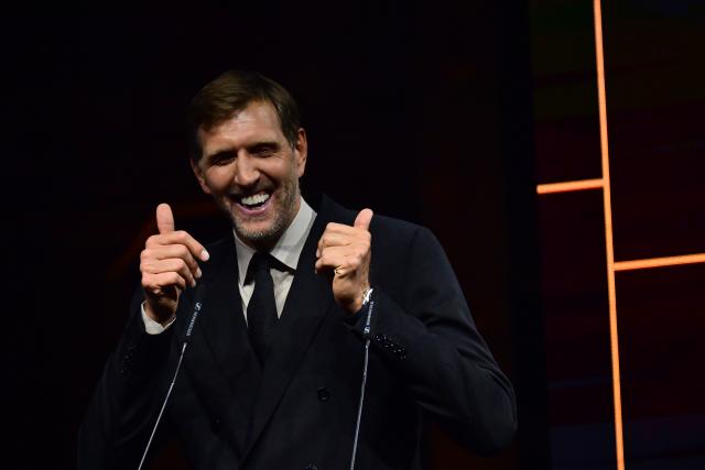 21 April 2026, Berlin: Former German basketball player Dirk Nowitzki gives a thumbs-up during his induction into the FIBA Hall of Fame in 2026. Photo: Sebastian Gollnow/dpa