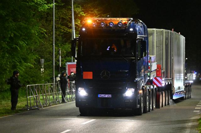 21 April 2026, North Rhine-Westphalia, Juelich: The convoy of the second Castor container of nuclear waste roll out of the research center in Juelich. Photo: Federico Gambarini/dpa