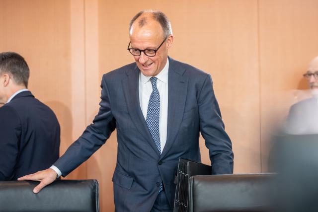 22 April 2026, Berlin: German Chancellor Friedrich Merz, arrives at the start of the Cabinet meeting in the Federal Chancellery. Photo: Michael Kappeler/dpa