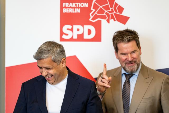 22 April 2026, Berlin: Dirk Stettner (R), Chairman of the CDU parliamentary group in the Berlin House of Representatives, and Raed Saleh, Chairman of the SPD parliamentary group in the Berlin House of Representatives, arrive for a statement after the closed meeting of the Berlin CDU and SPD parliamentary group leaders. The meeting will focus on final joint political plans for the coming months until the elections in September. Photo: Fabian Sommer/dpa