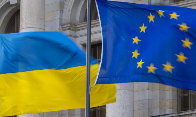 FILED - 24 April 2023, Berlin: The national flag of Ukraine and the flag of the EU are flying in the wind. Photo: Monika Skolimowska/dpa