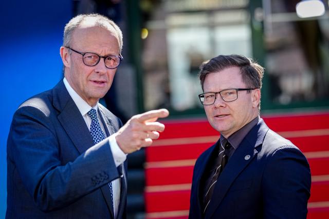 22 April 2026, Berlin: German Chancellor Friedrich Merz and Carsten Schneider, German Minister for the Environment, Climate Protection, Nature Conservation and Nuclear Safety attend the 17th Petersburg Climate Dialogue in Berlin. Ministers from more than 30 countries as well as high-ranking people from civil society, science, the financial sector and business are expected to attend. Photo: Kay Nietfeld/dpa