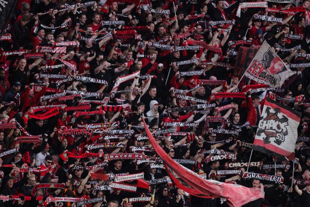 22 April 2026, North Rhine-Westphalia, Leverkusen: Bayer Leverkusen fans wave flag ahead of the the German DFB Cup semifinal soccer match between Bayer Leverkusen and Bayern Munich at BayArena. Photo: Rolf Vennenbernd/dpa - IMPORTANT NOTICE: DFL and DFB regulations prohibit any use of photographs as image sequences and/or quasi-video.