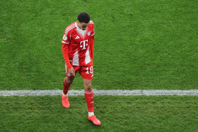 22 April 2026, North Rhine-Westphalia, Leverkusen: Bayern Munich's Jamal Musiala leaves the pitch substituted during the German DFB Cup semifinal soccer match between Bayer Leverkusen and Bayern Munich at BayArena. Photo: Rolf Vennenbernd/dpa - IMPORTANT NOTICE: DFL and DFB regulations prohibit any use of photographs as image sequences and/or quasi-video.