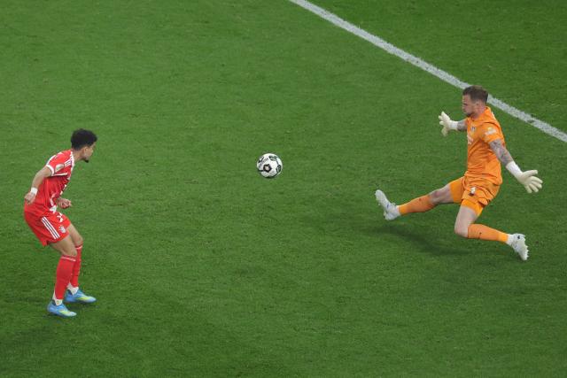 22 April 2026, North Rhine-Westphalia, Leverkusen: Bayern Munich's Luis Diaz (L) scores his side's second goal during the German DFB Cup semifinal soccer match between Bayer Leverkusen and Bayern Munich at BayArena. Photo: Rolf Vennenbernd/dpa - IMPORTANT NOTICE: DFL and DFB regulations prohibit any use of photographs as image sequences and/or quasi-video.