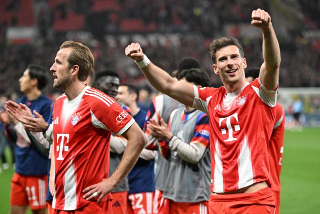22 April 2026, North Rhine-Westphalia, Leverkusen: Bayern Munich's Leon Goretzka (R) and Harry Kane thank the fans after the German DFB Cup semifinal soccer match between Bayer Leverkusen and Bayern Munich at BayArena. Photo: Federico Gambarini/dpa - IMPORTANT NOTICE: DFL and DFB regulations prohibit any use of photographs as image sequences and/or quasi-video.