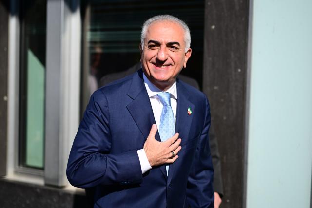 23 April 2026, Berlin: Reza Pahlavi comes to the Federal Press Conference. The Shah's son Pahlavi is visiting Berlin. Photo: Sebastian Christoph Gollnow/dpa