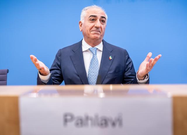 23 April 2026, Berlin: Reza Pahlavi, the son of the former Shah of Iran, takes part in a press conference on the current situation in Iran at the Federal Press Conference Center. Photo: Michael Kappeler/dpa