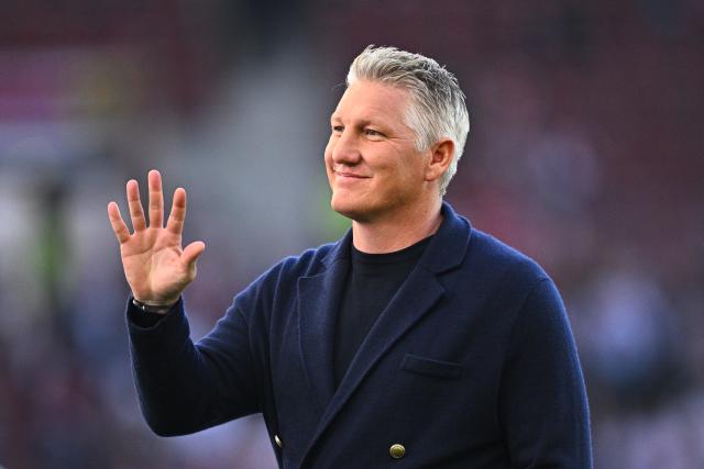 23 April 2026, Baden-Wuerttemberg, Stuttgart: Bastian Schweinsteiger waves ahead of the German DFB Cup semifinal soccer match between VfB Stuttgart and SC Freiburg at MHPArena. Photo: Tom Weller/dpa - IMPORTANT NOTICE: DFL and DFB regulations prohibit any use of photographs as image sequences and/or quasi-video.