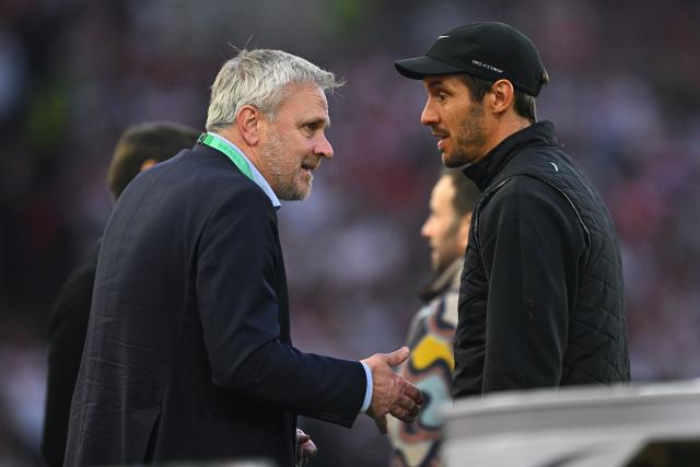 23 April 2026, Baden-Wuerttemberg, Stuttgart: Freiburg coach Julian Schuster (R) and soccer expert Dietmar Hamann (L) chat ahead of the German DFB Cup semifinal soccer match between VfB Stuttgart and SC Freiburg at MHPArena. Photo: Tom Weller/dpa - IMPORTANT NOTICE: DFL and DFB regulations prohibit any use of photographs as image sequences and/or quasi-video.