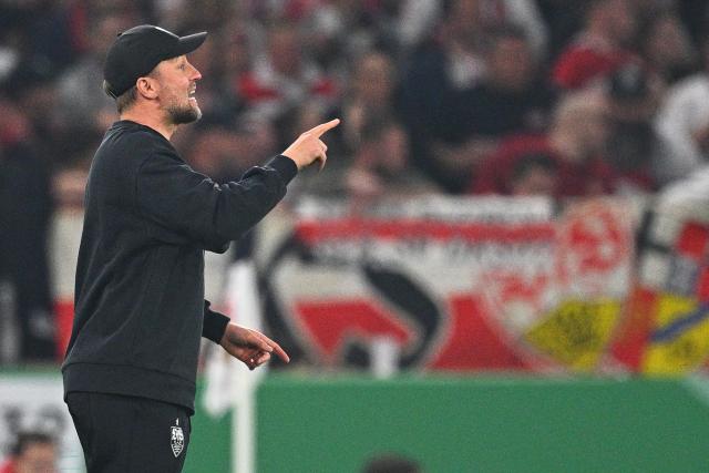 23 April 2026, Baden-Wuerttemberg, Stuttgart: Stuttgart coach Sebastian Hoeness gestures from the touchline during the German DFB Cup semifinal soccer match between VfB Stuttgart and SC Freiburg at MHPArena. Photo: Tom Weller/dpa - IMPORTANT NOTICE: DFL and DFB regulations prohibit any use of photographs as image sequences and/or quasi-video.